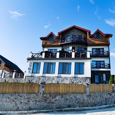 Svoi Hotel Palyanytsya Exterior photo